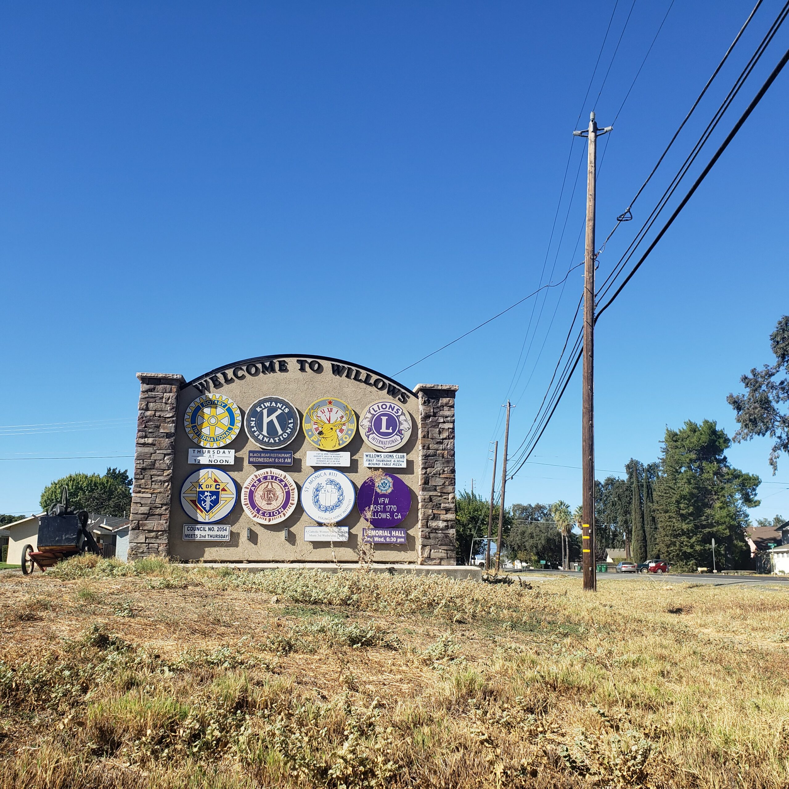 photo of Willows welcome sign